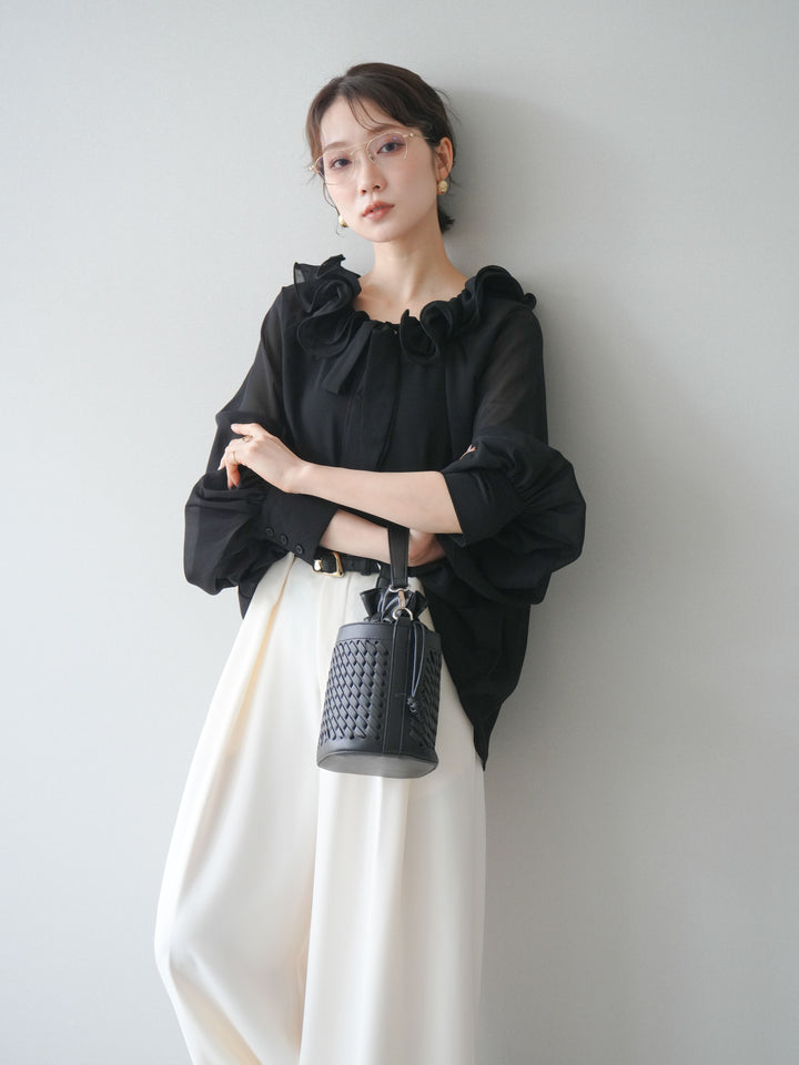 [予約]ラッフルネックシアーブラウス/black