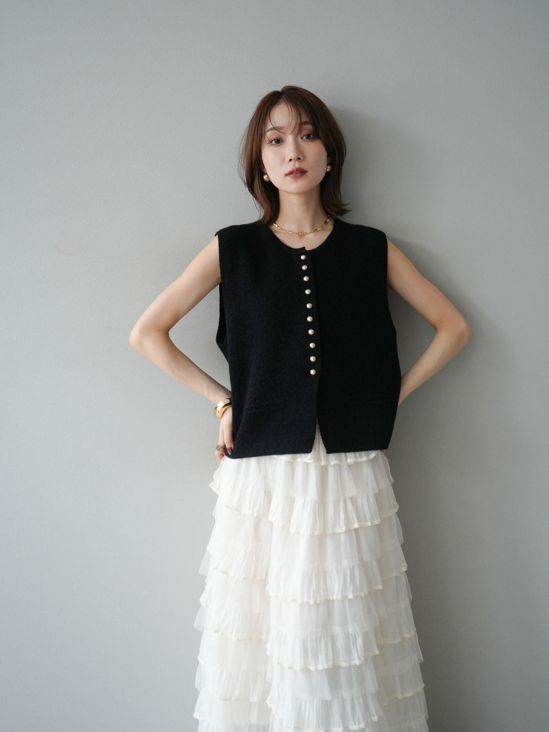 [予約]ゴールドボタンコンパクトニットベスト/ブラック