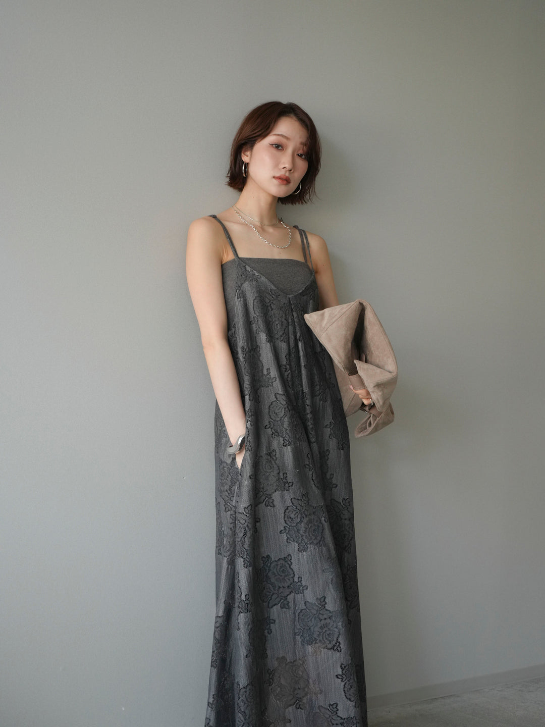 【預購】花朵蕾絲吊帶洋裝 / 灰色
