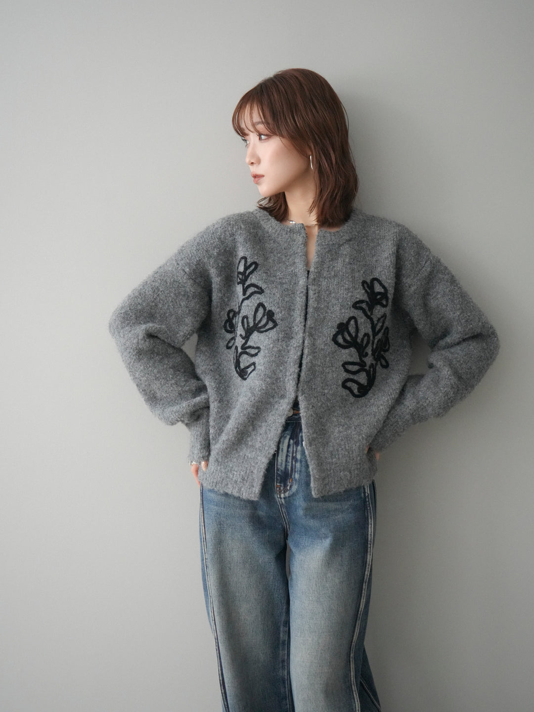 [予約]テープ刺繍ホック開きブークレニットカーディガン/mokugray