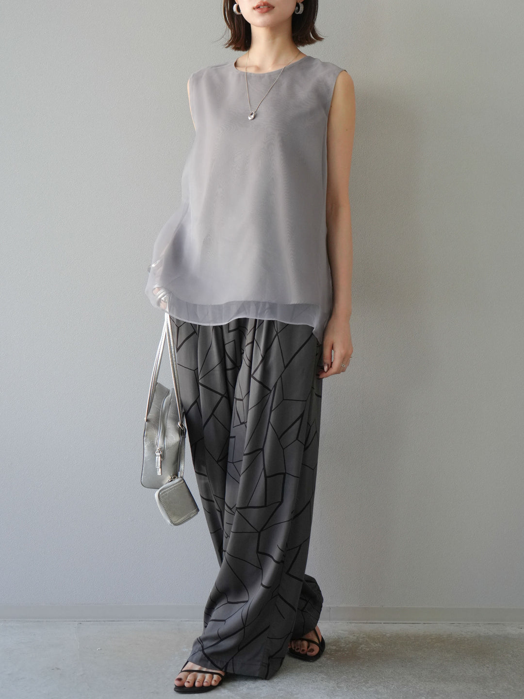 [予約]ビスコースサテンプリントタックイージーパンツ/チャコール