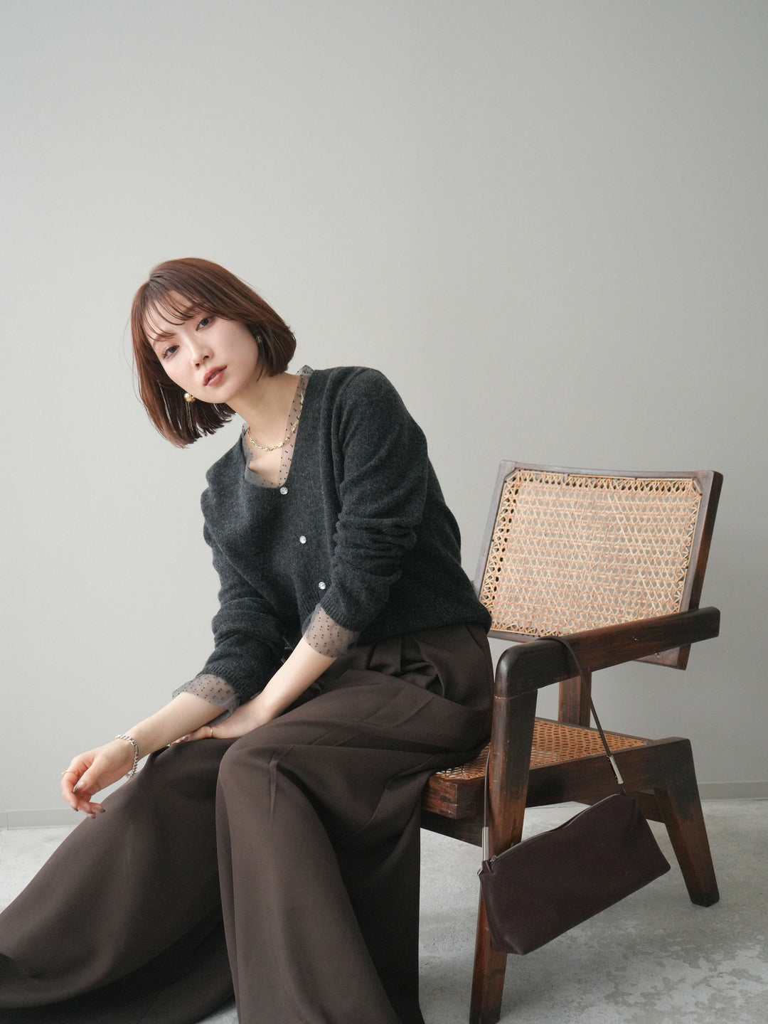 [SET]ドットチュールレイヤードボタンニットトップス+テープベルトタックバギーパンツ(2set)