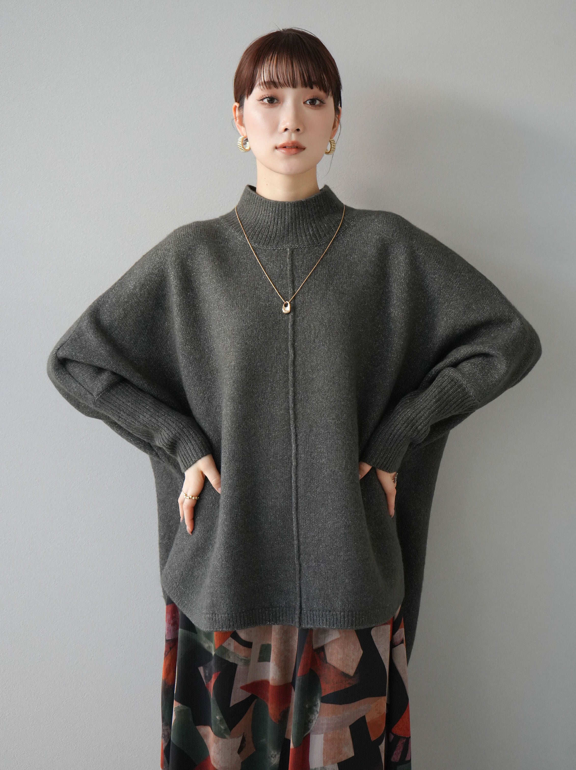 専用　BLAMINK ニットジレ　ダークグレー 予約]ボトルネックラウンドヘムドルマンニットプルオーバー