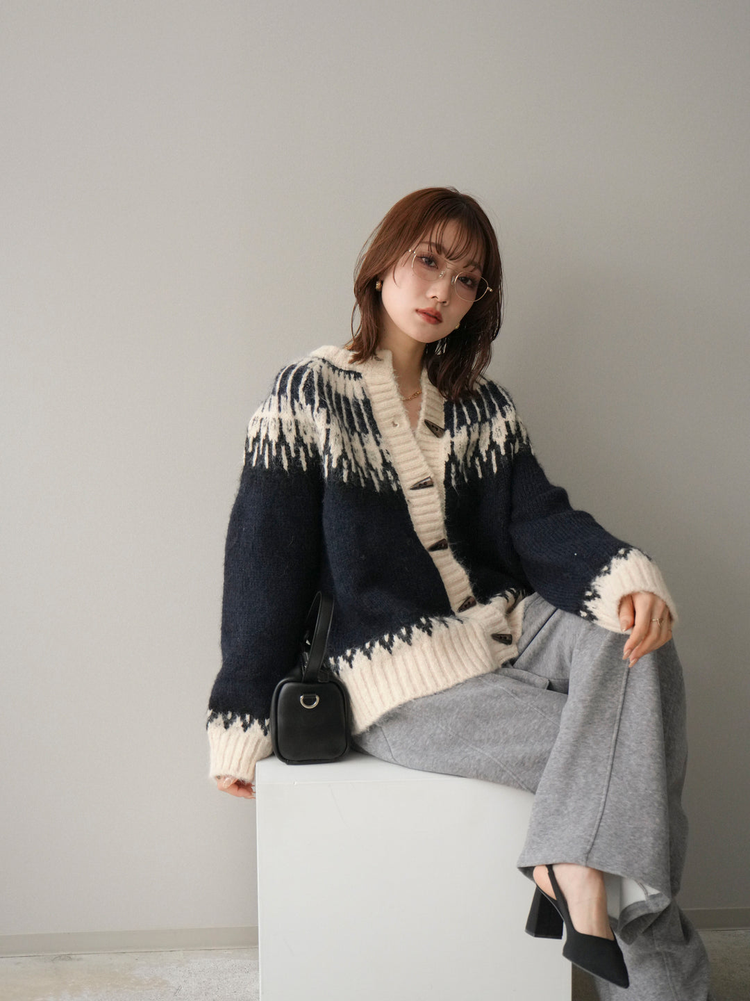 [SET]トグルボタン求心柄ニットカーディガン+ウエストベルトカーブラインスエットパンツ(2set)