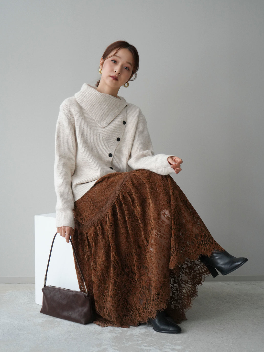 [SET]ハイネックデザインボタンニットカーディガン+起毛レースティアードスカート(2set)