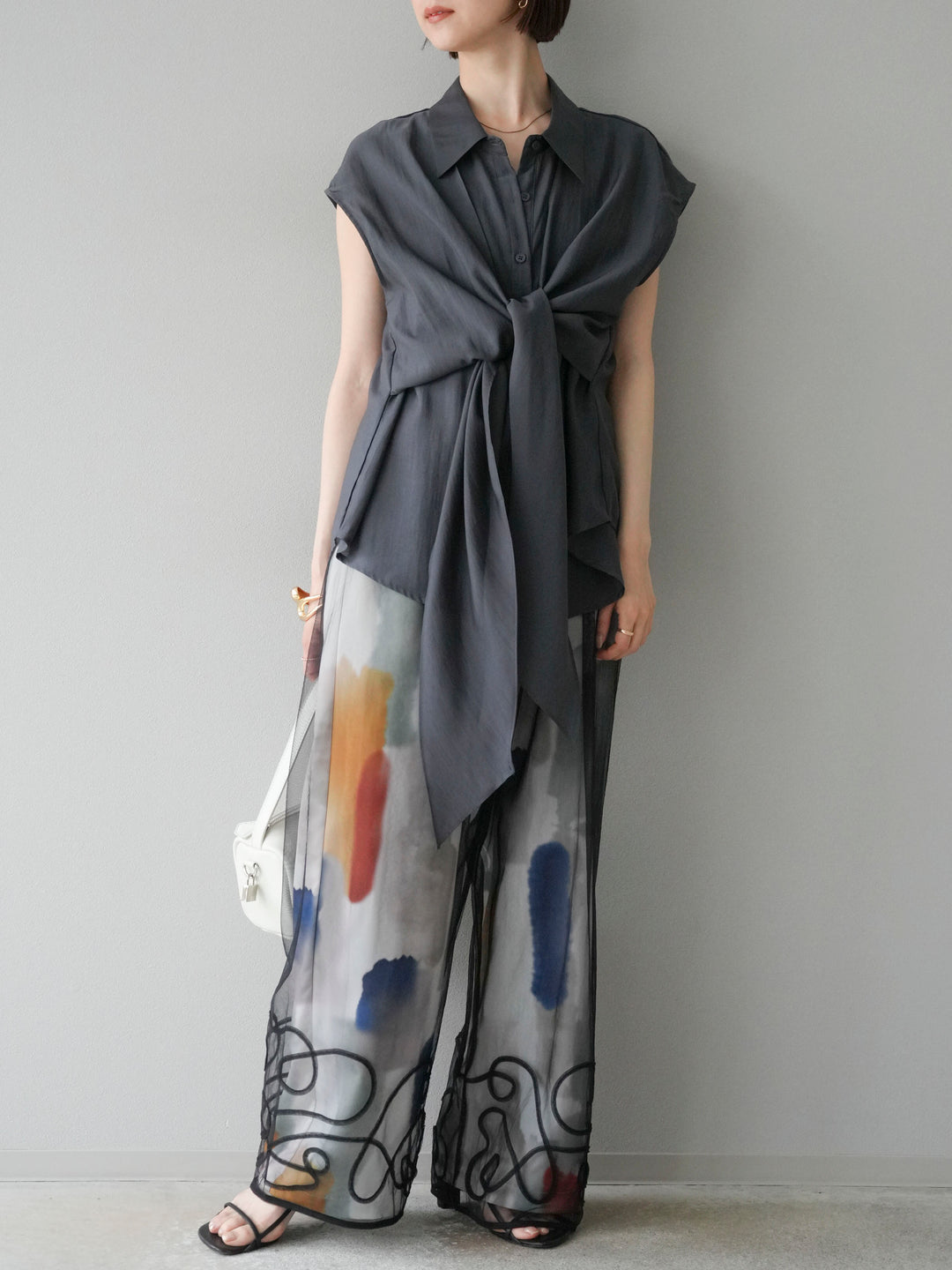 [予約]フロントタイシアーブラウス/チャコール