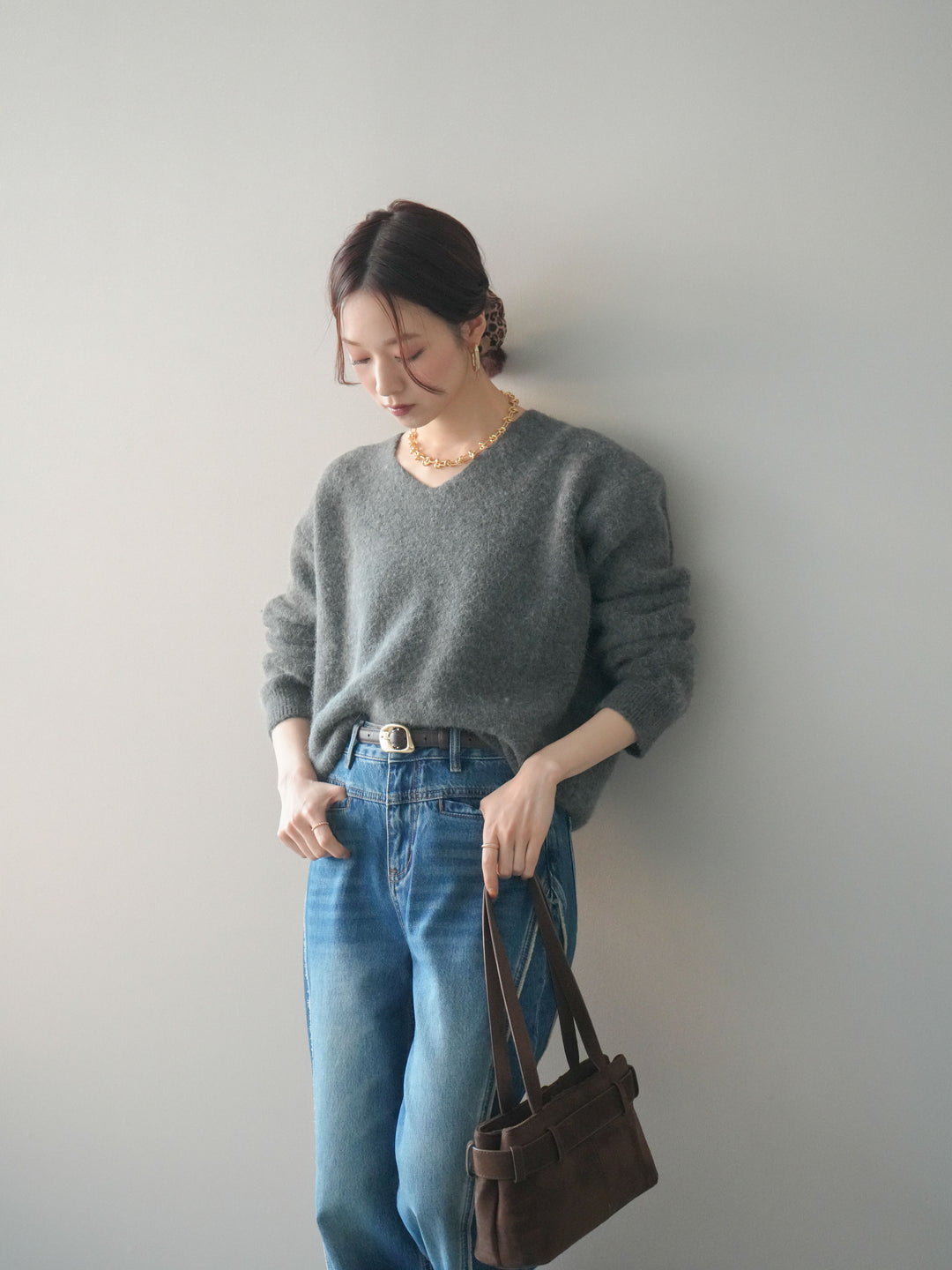 [SET]シュシュ付きアンゴラタッチVネックニットプルオーバー+サイドフリンジワイドデニムパンツ(2set)