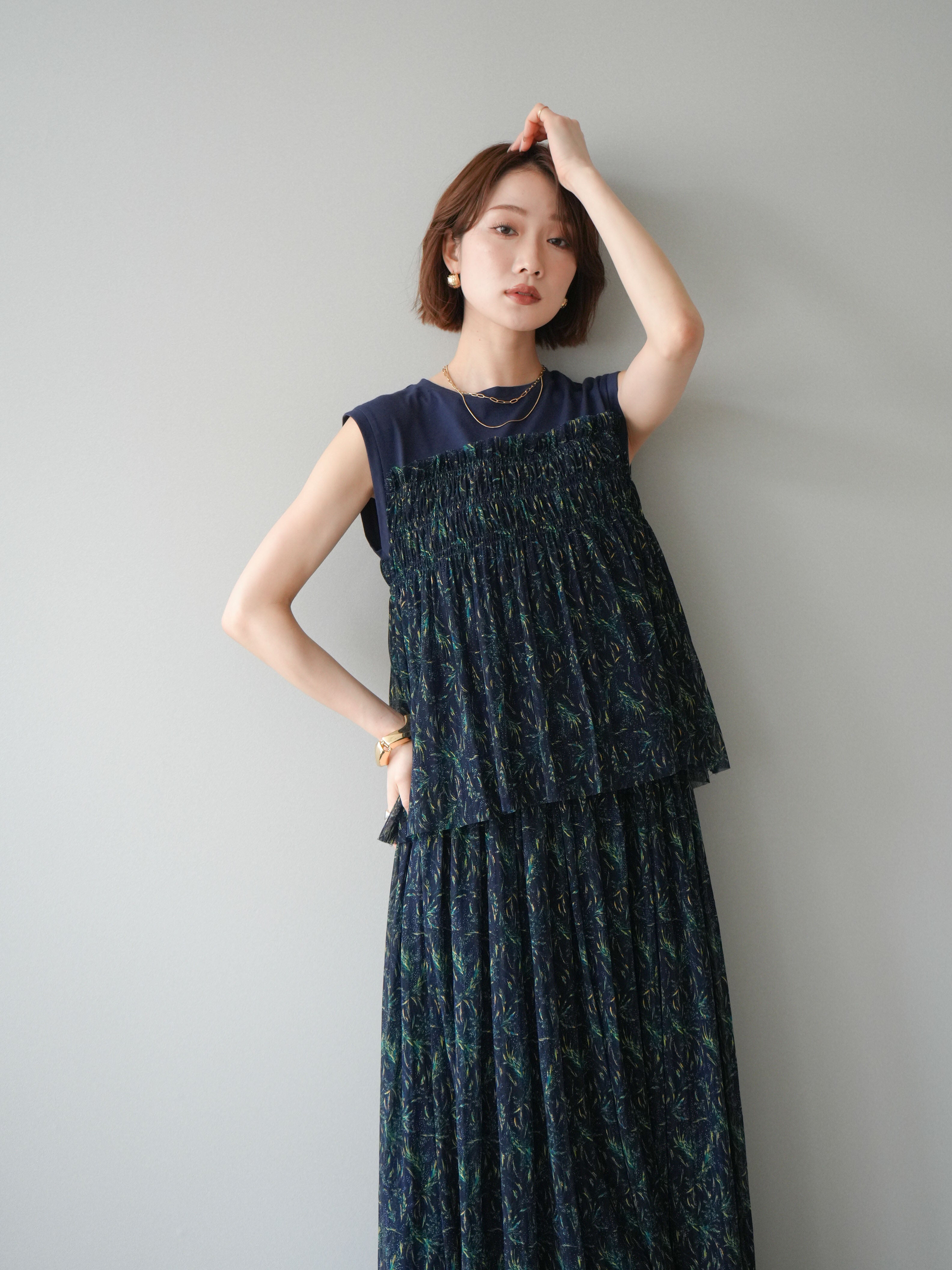 予約]チュールプリントノースリーブトップス/navy – Lumier
