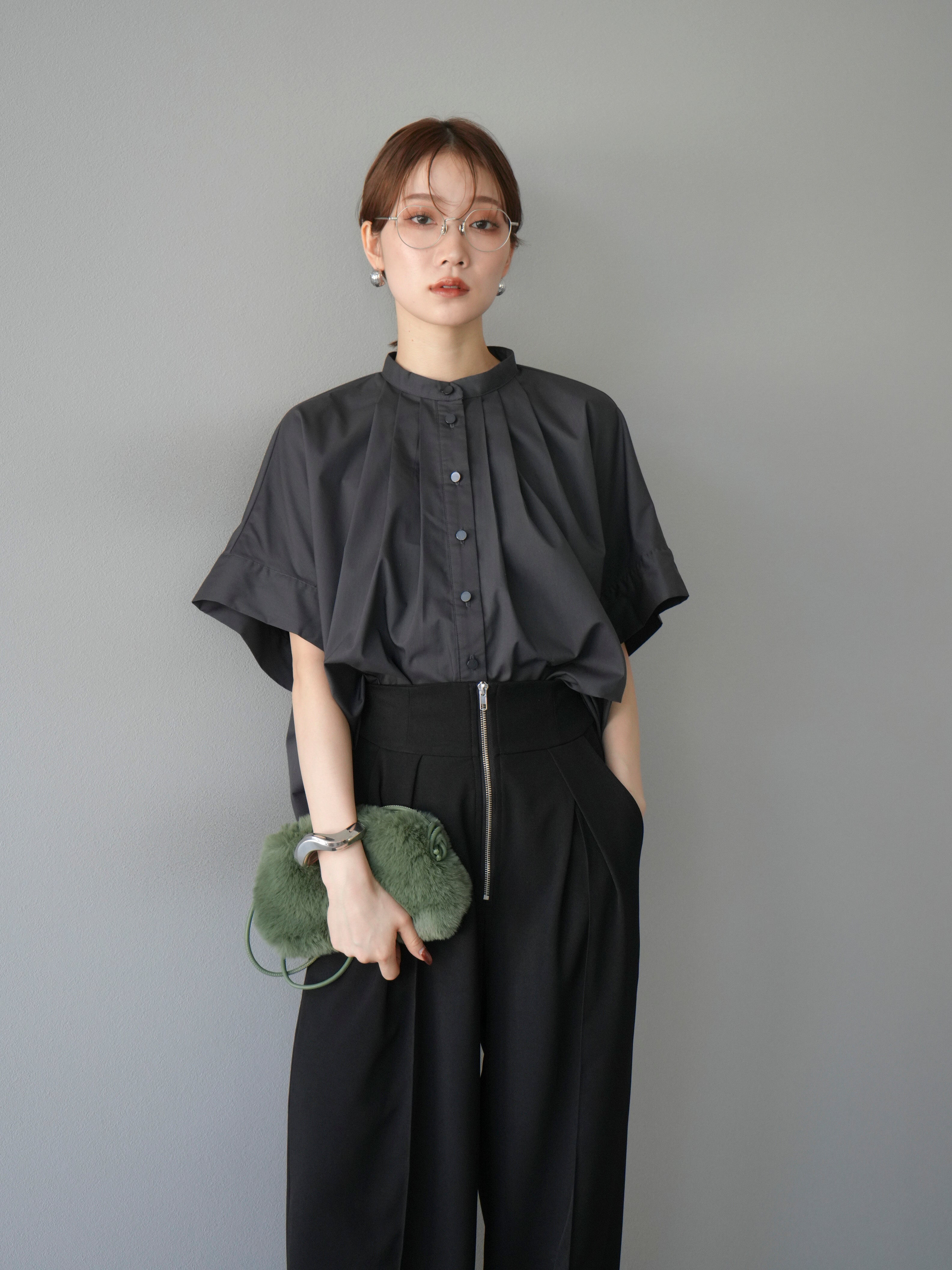 予約]ブロードタックドルマンブラウス/チャコール – Lumier