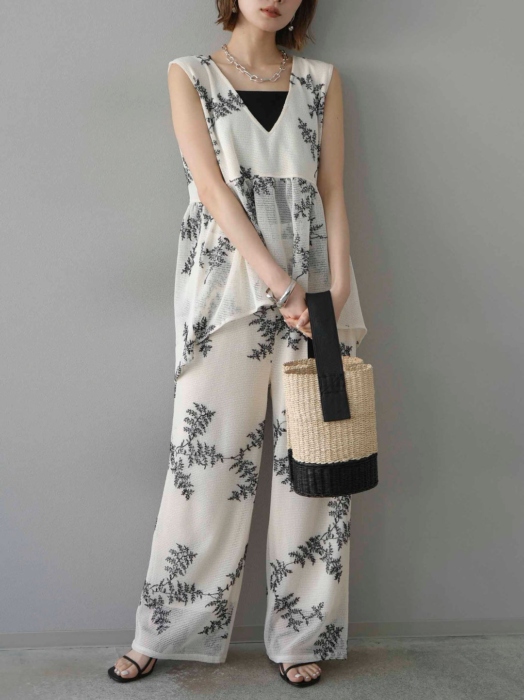 [予約]リーフ柄メッシュVネックフレアトップス/アイボリー