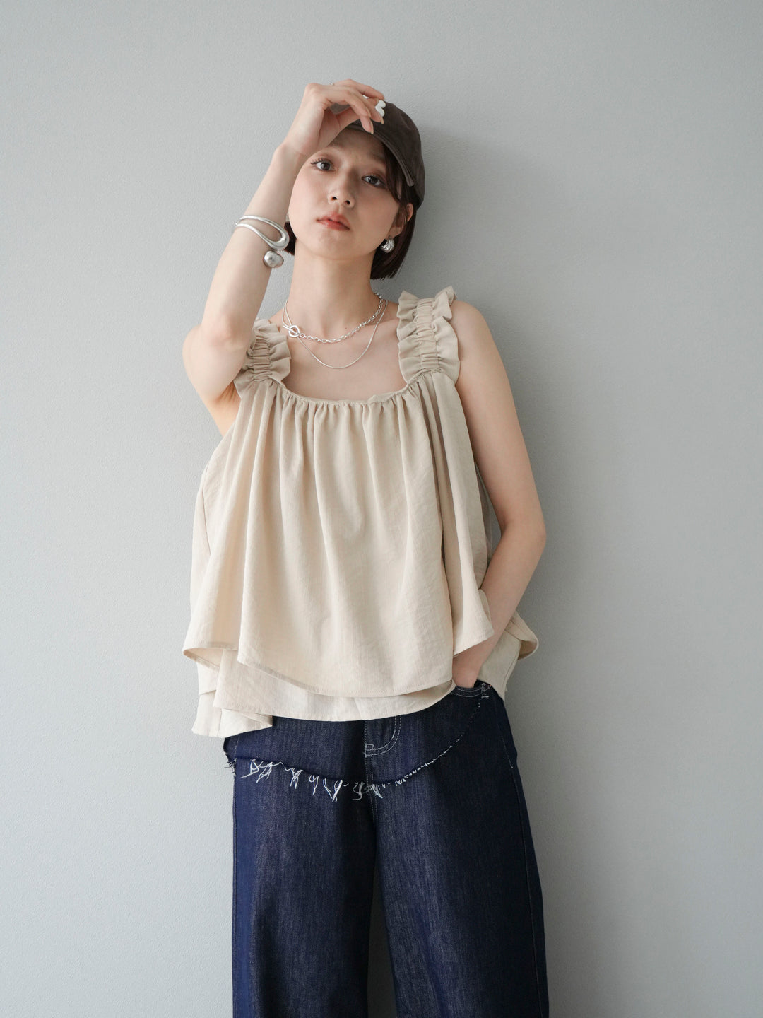 [SET] 縮肩喇叭背心 + 臀部設計牛仔褲 (2 件套)