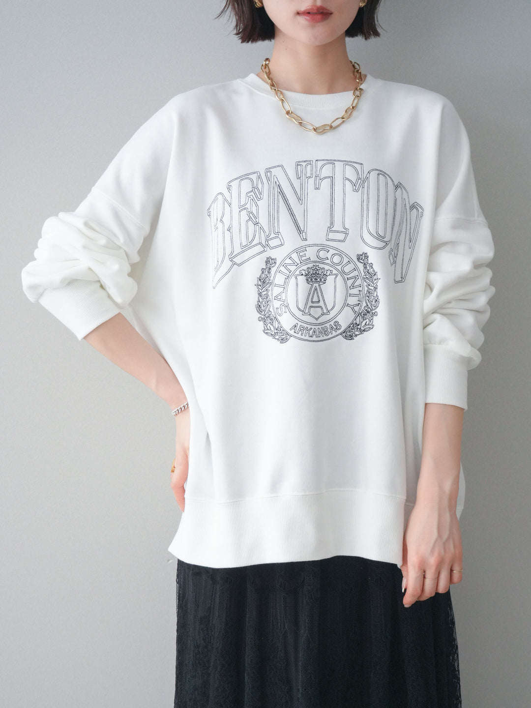 [予約]カレッジロゴ刺繍BIGスウェットプルオーバー/offwhite