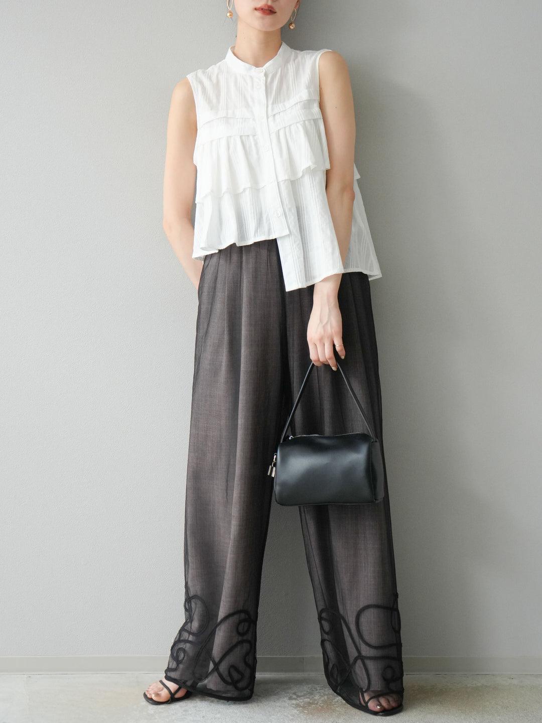 [予約]ドビーストライプアシンメトリーフリルノースリブラウス/ホワイト