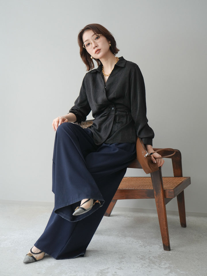 [予約]サイドギャザーアシンメトリーデザインサテンブラウス/black