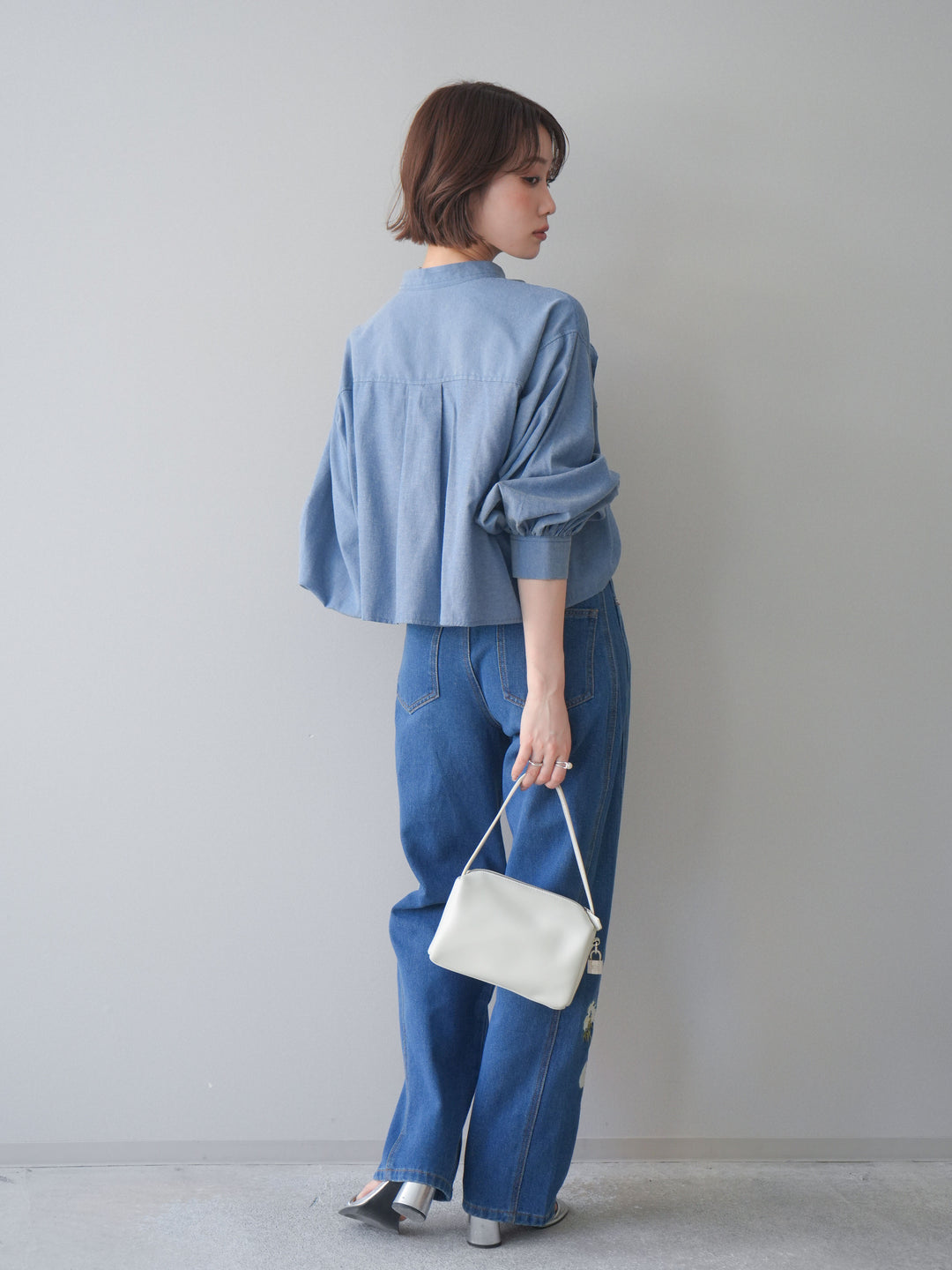 [SET]ラッフルフレアショートブラウス+フラワー刺繍ストレートデニム(2set)