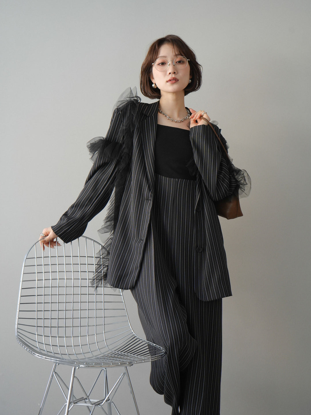 [SET]アシンメトリーチュールストライプジャケット+カップ付きバッククロスキャミソール(2set)