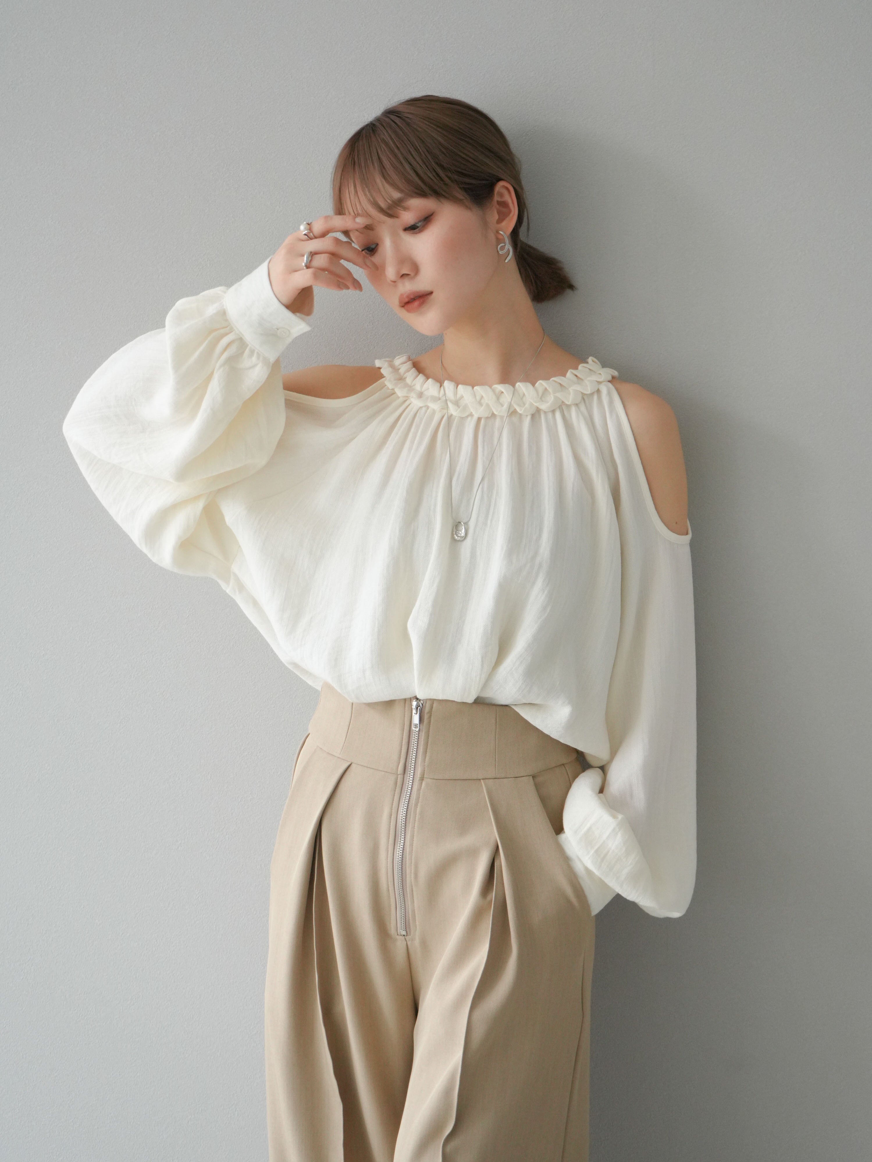 オープンショルダーブラウス Antoin｜Cygne(シーニュ) 公式サイト