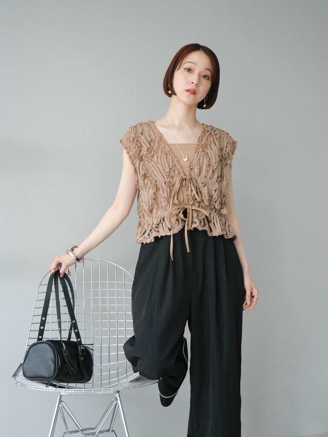 [SET] 提花蕾絲蝴蝶結上衣+麻質下擺迴力寬褲（2件套）