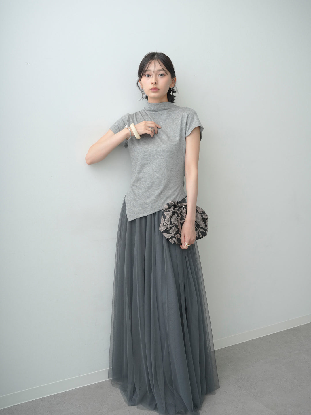 [SET]ヘムアシメバックボタンデザインフレンチトップ+チュールボリュームスカート(2set)