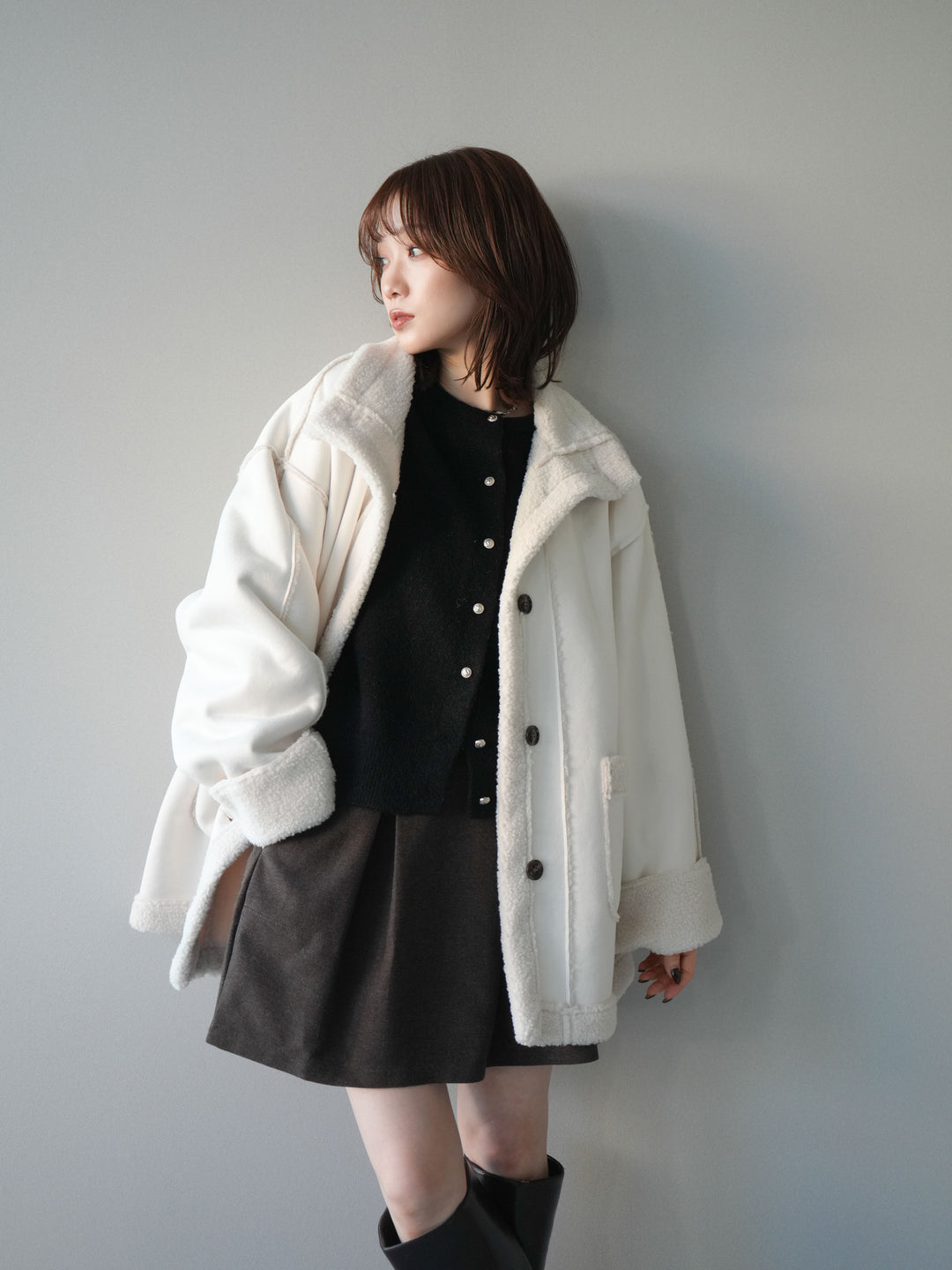 [予約]スタンドネックフェイクムートンミディアムコート/ivory