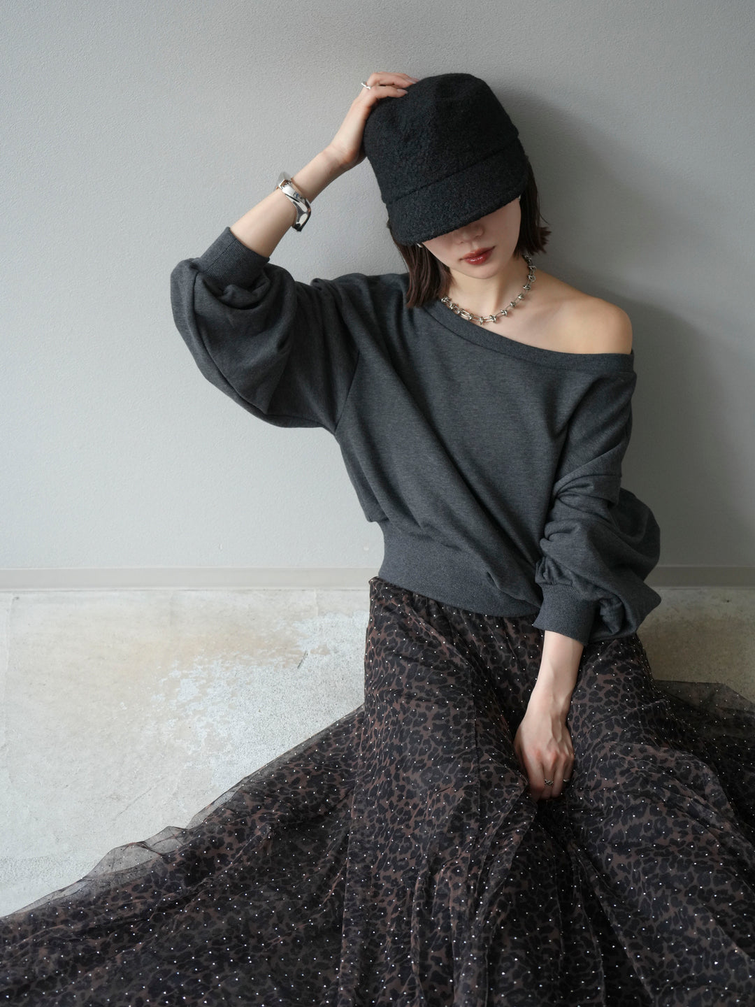 [予約]オフショルスウェットプルオーバー/チャコール