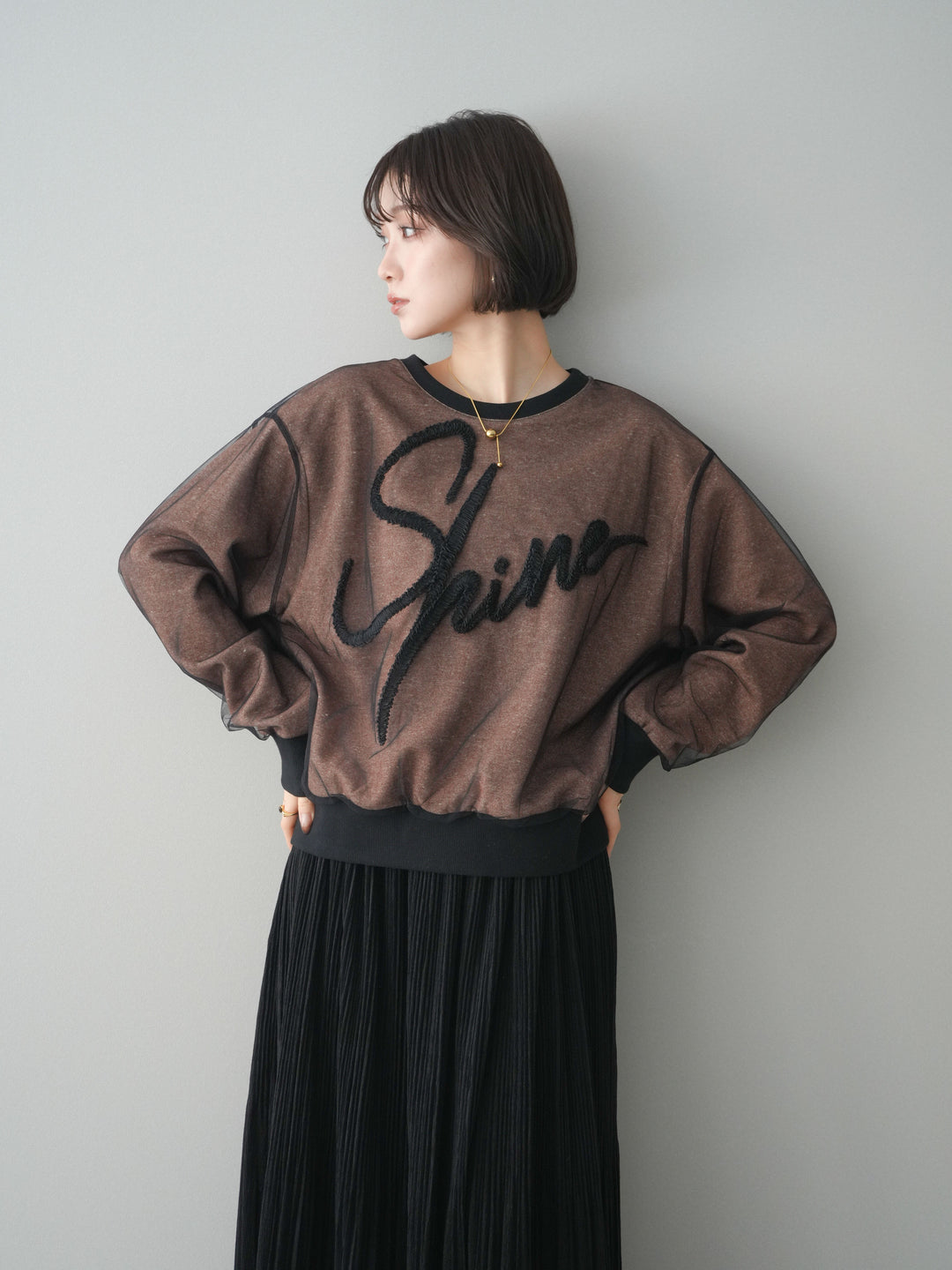 [予約]チュールレイヤードロゴスエットプルオーバー/brown