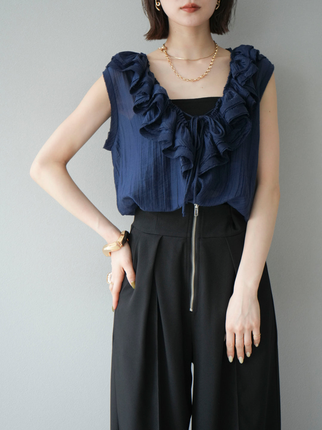 [予約]ワッシャーラッフルノースリーブブラウス/ネイビー