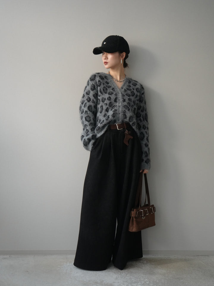 [予約]モチーフベルト付スエードタックワイドパンツ/black