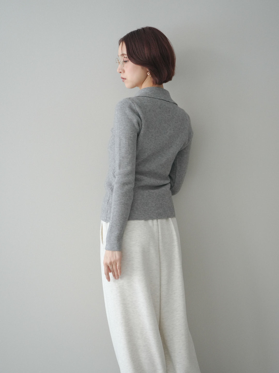 [予約]ゴールドボタンニュアンスタートルリブニットトップス/gray