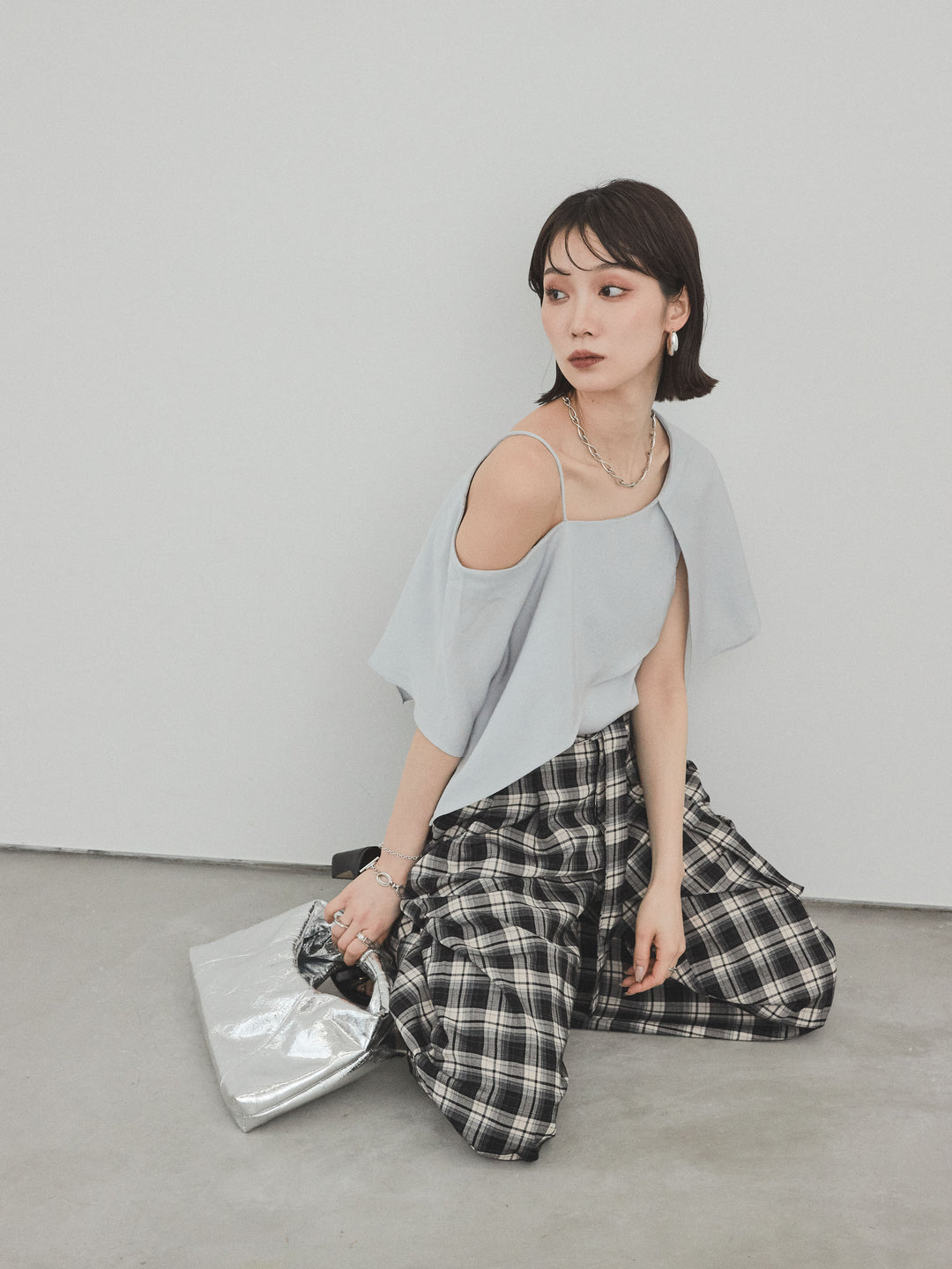 【預購】單肩荷葉上衣/灰色