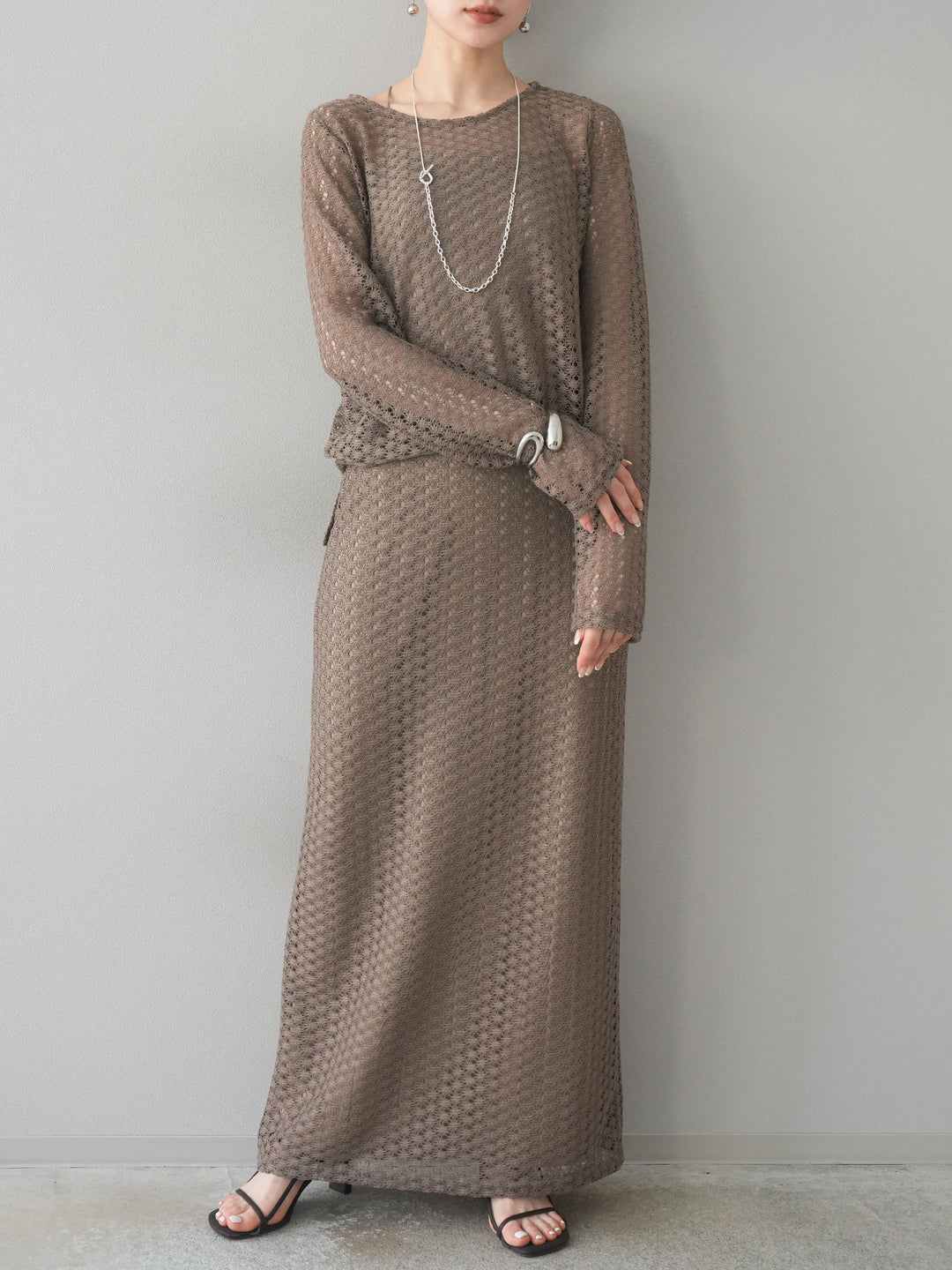 【預購】鏤空上衣/褐色