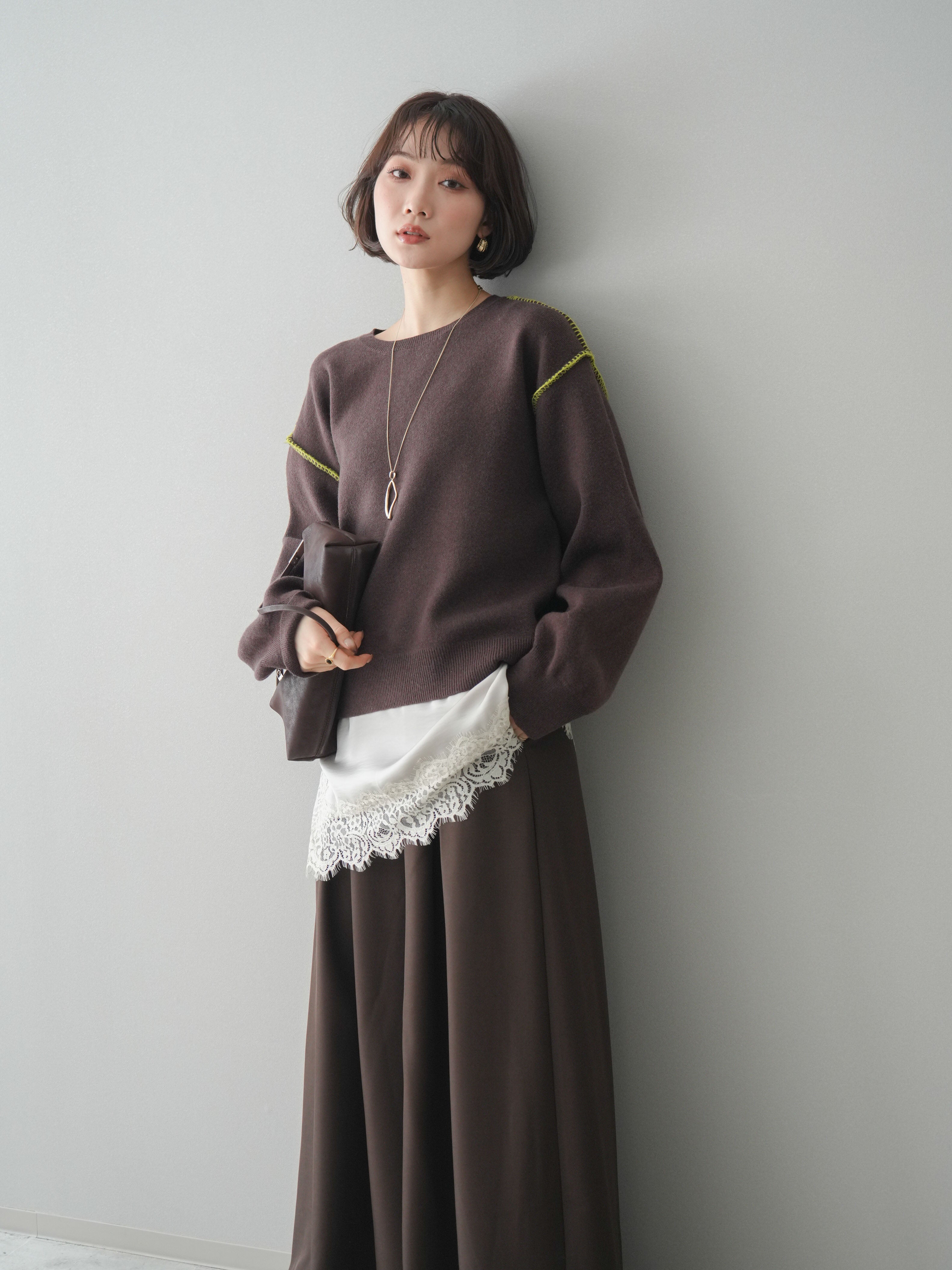 予約]バックロゴ刺繍配色ステッチニットプルオーバー/brown – Lumier