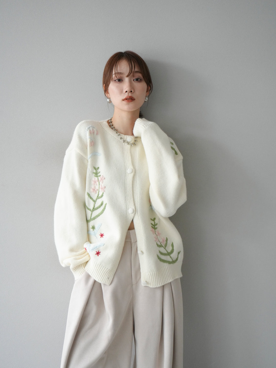 [予約]フラワー刺繍ニットカーディガン/オフ
