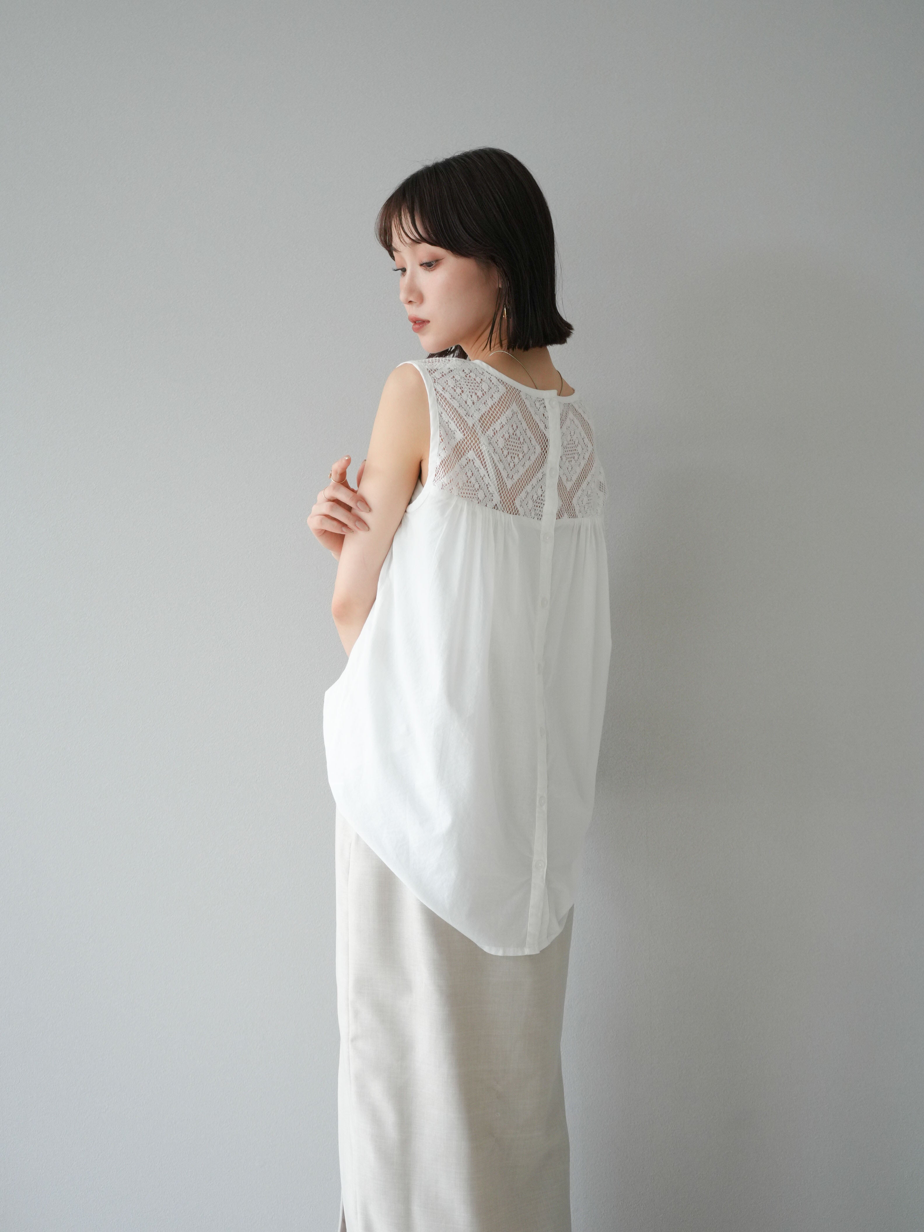 Room no.8 / LEAVER LACE/ノースリーブブラウス/2/レーヨン/WHT/無地/br8s-199-13800k Room no.8◇LEAVER LACE/ノースリーブブラウス/2/レーヨン/WHT/無地