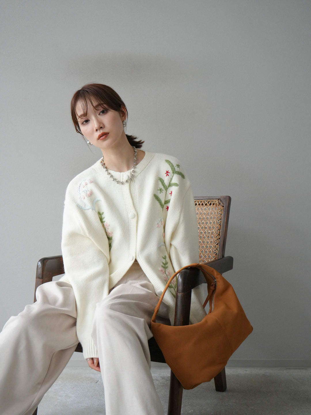 [予約]フラワー刺繍ニットカーディガン/オフ