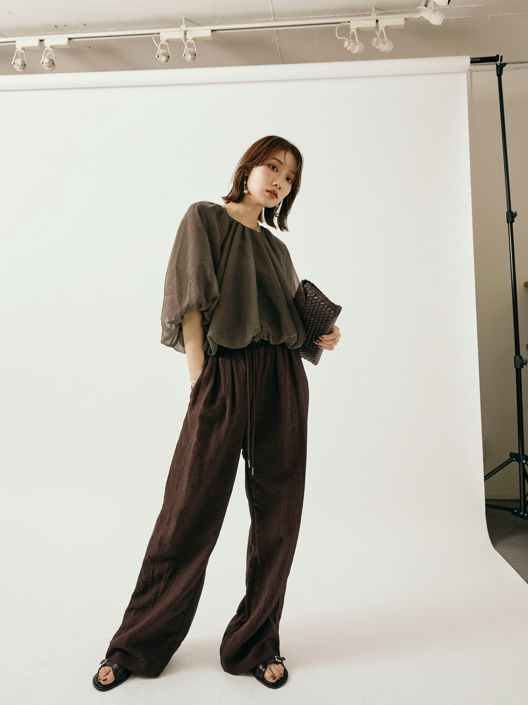 【Allure】[SET]オーガンジーバルーンショートブラウス+シャイニースラブシアーワイドパンツ(2set)