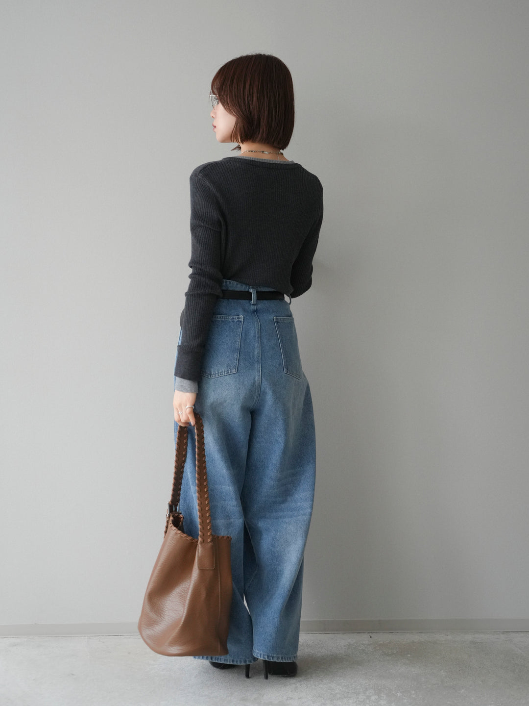 [SET]バイカラーキーネックリブニットトップス+ハイウエストベルトループデザインデニムパンツ(2set)