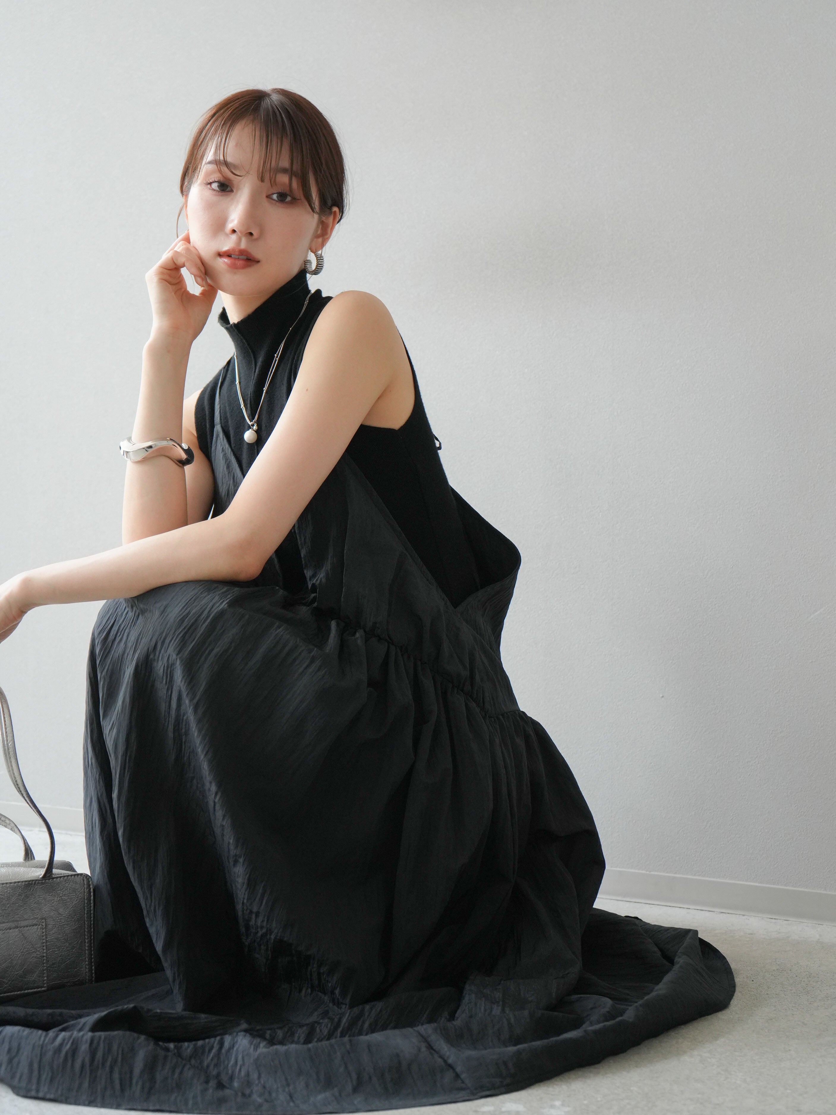 予約]シボ加工シャイニーキャミワンピース/ブラック – Lumier