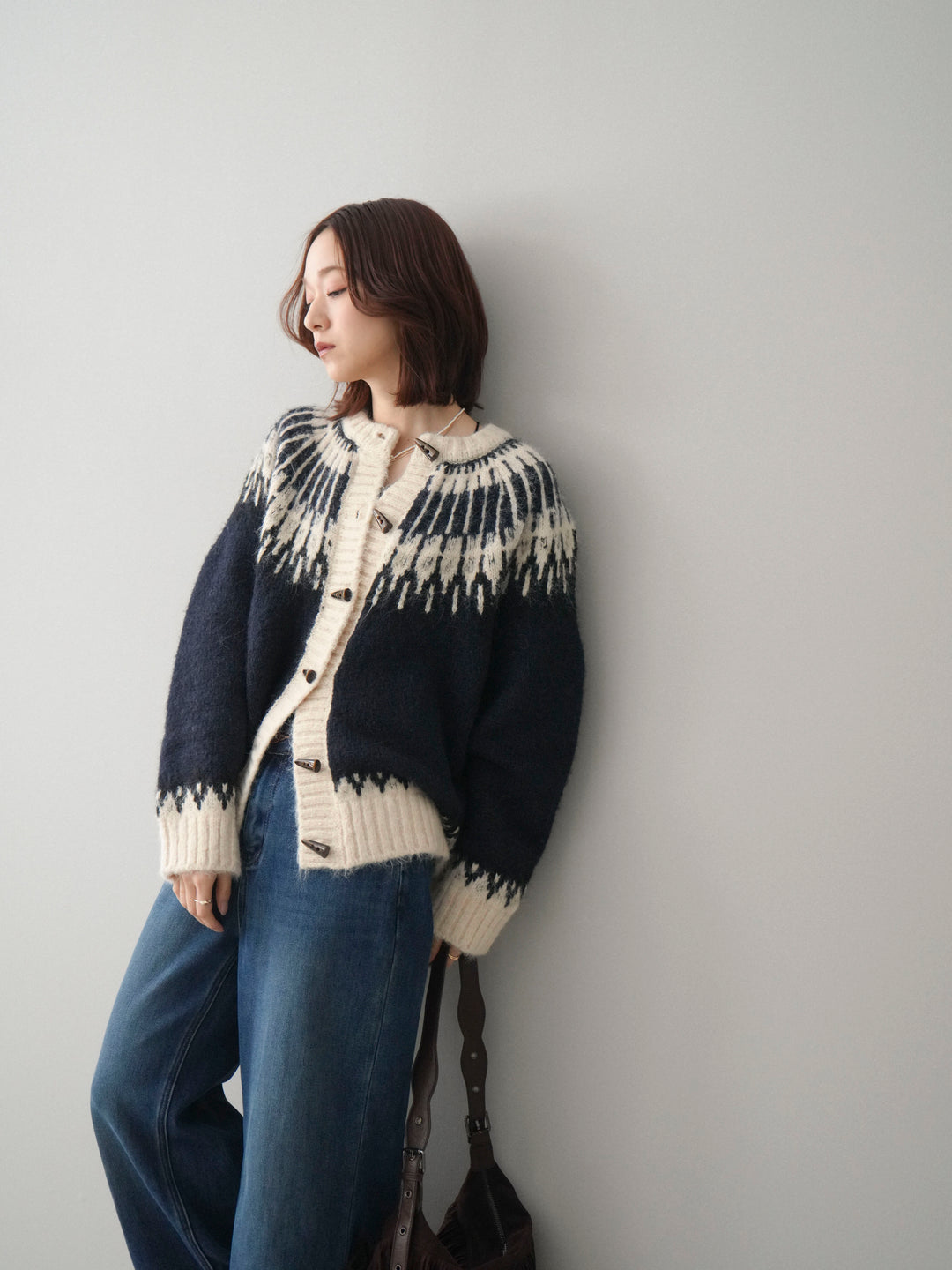 [SET]トグルボタン求心柄ニットカーディガン+裏起毛裾フリンジワイドデニムパンツ(2set)