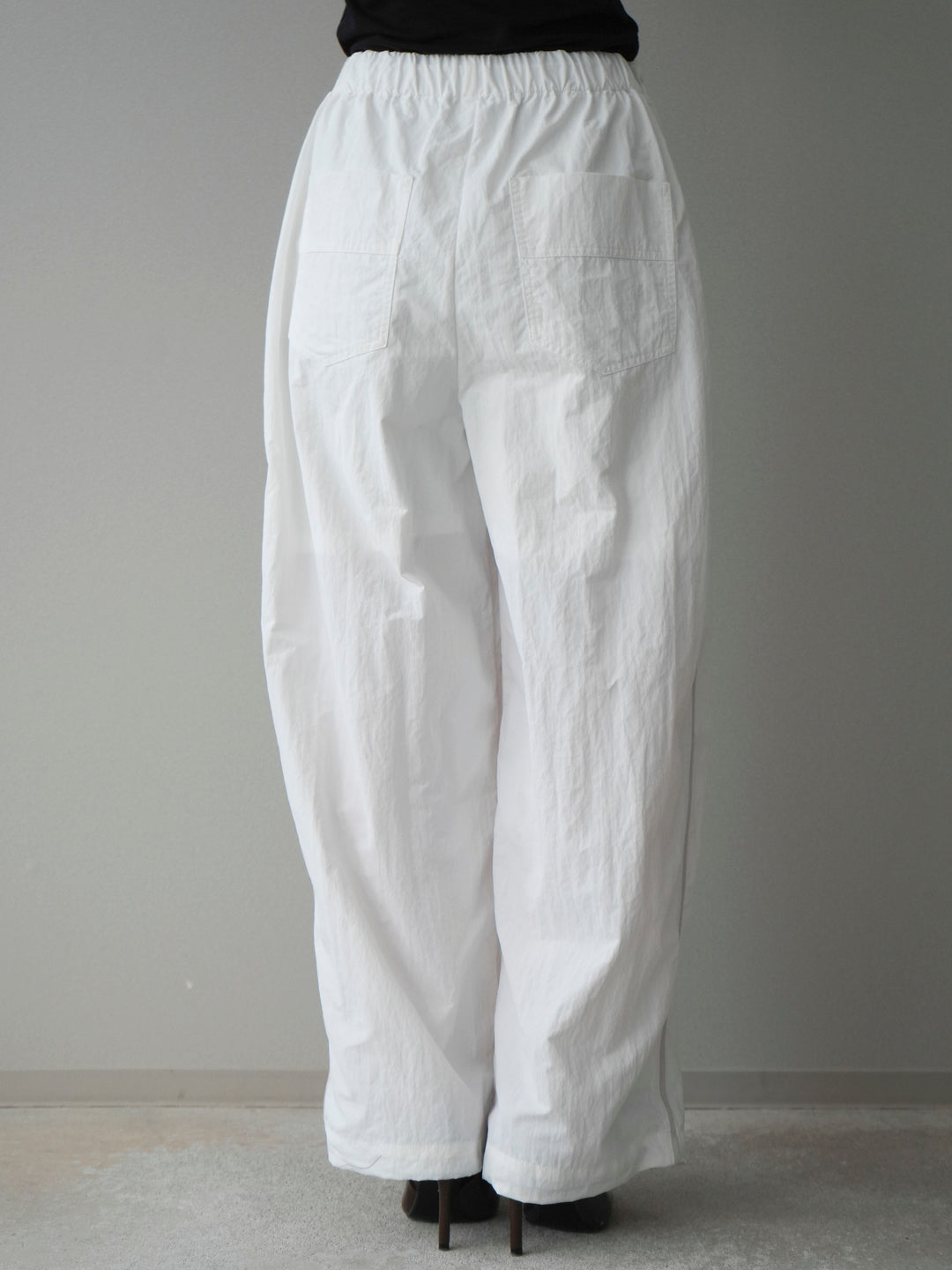 [予約]ドロストサイドラインナイロンパンツ/off