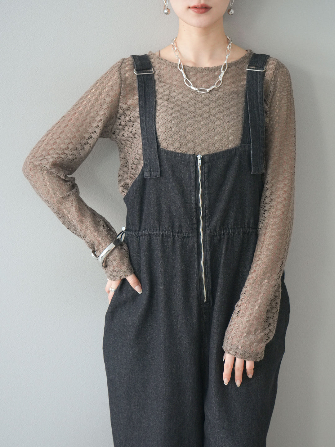 【預購】鏤空上衣/褐色