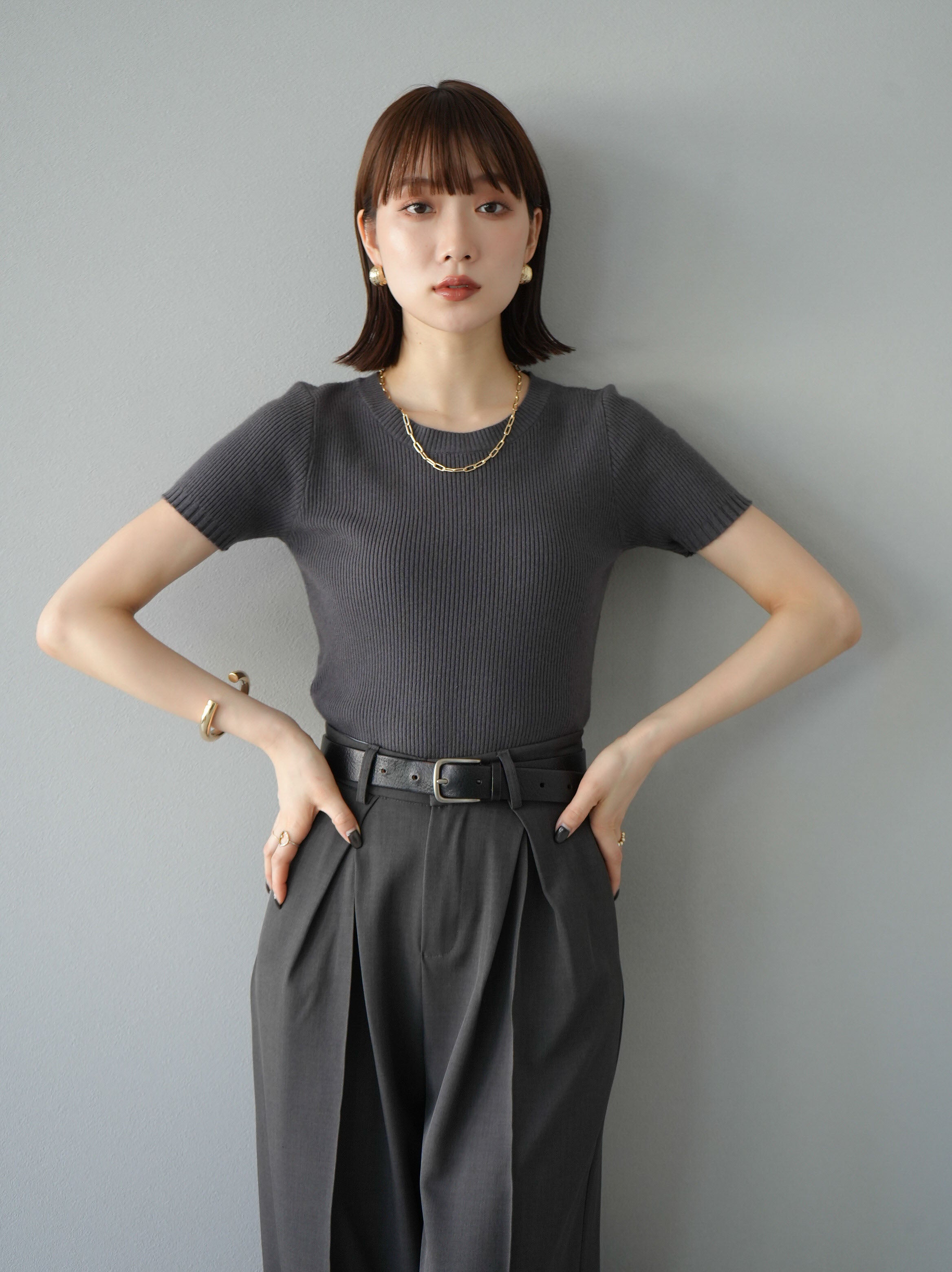 予約]バックホールハーフスリーブリブニットトップス/チャコール