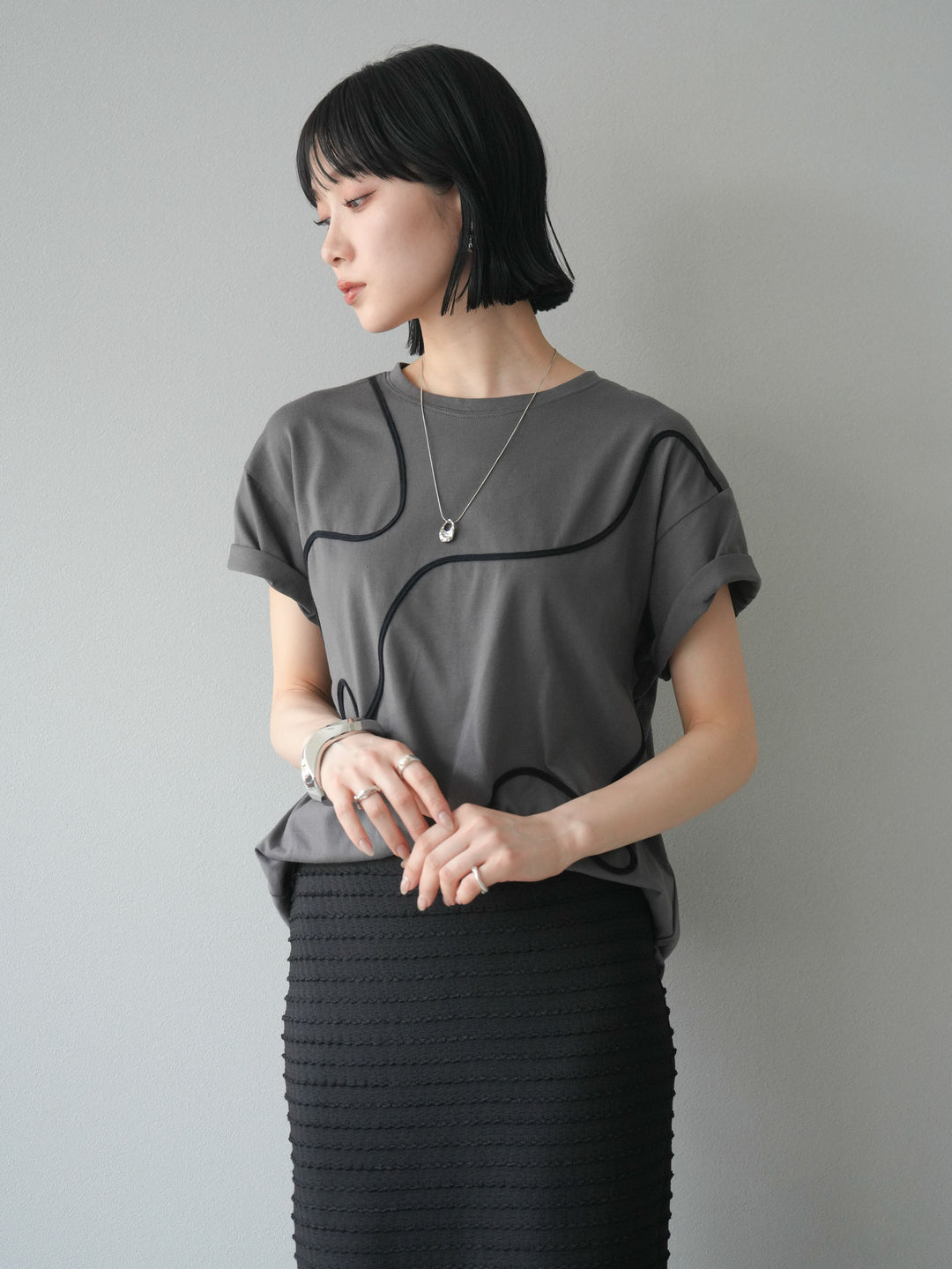 [予約]コード刺繍ルーズTシャツ/チャコール