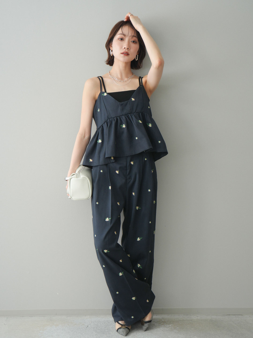 [予約]フラワー刺繍タックパンツ/navy