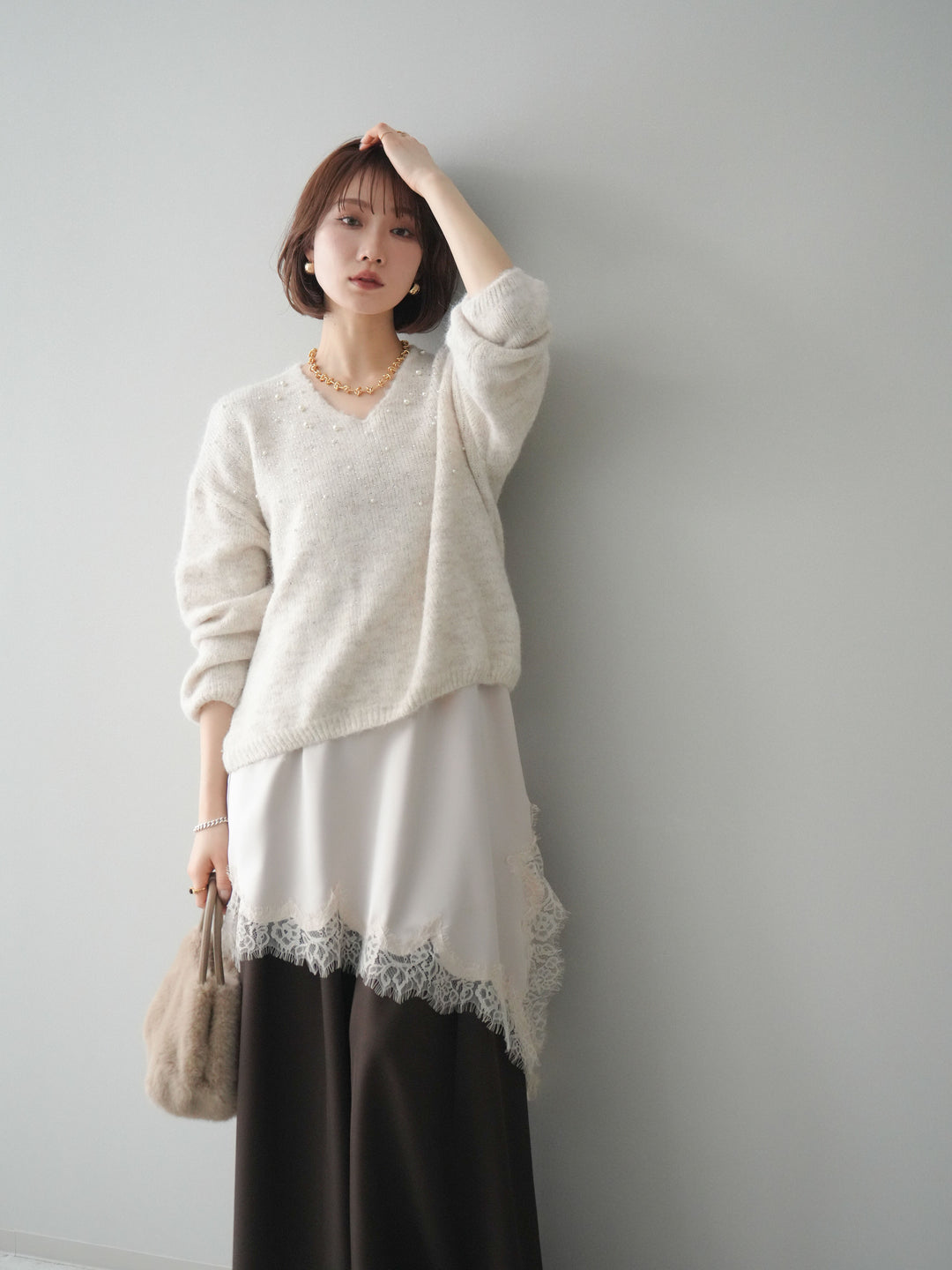 [SET]パール×ビジューVネックニットプルオーバー+アシンメトリーサテンレースキャミソール+テープベルトタックバギーパンツ(3set)