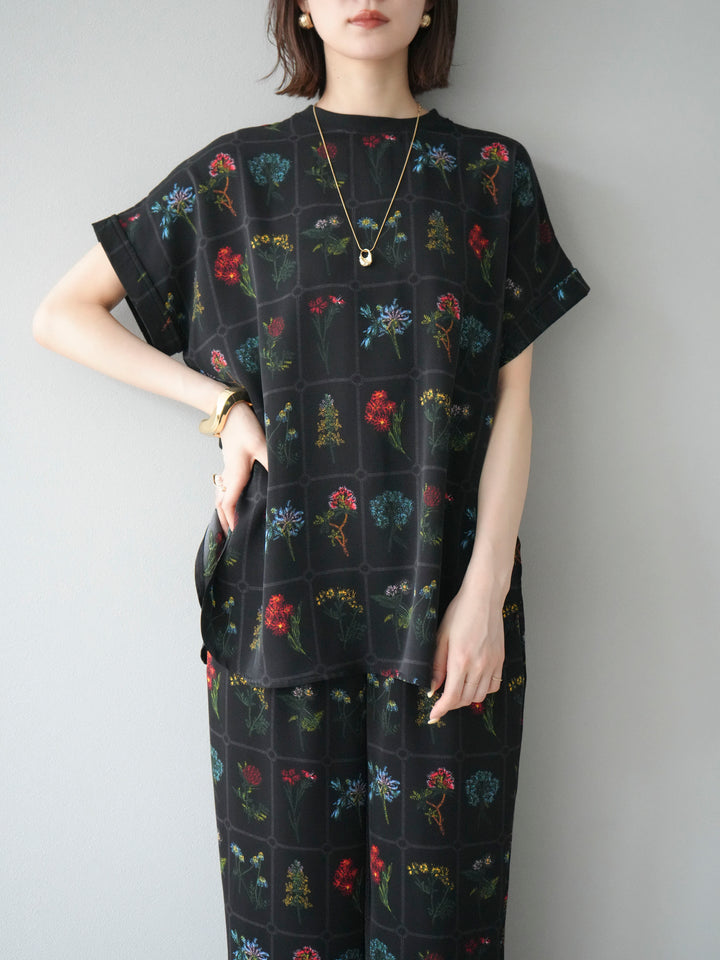 [予約]パッチワークフラワープリントプルオーバー/ブラック