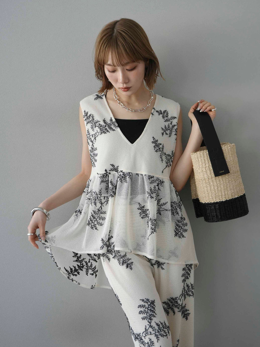 [予約]リーフ柄メッシュVネックフレアトップス/アイボリー