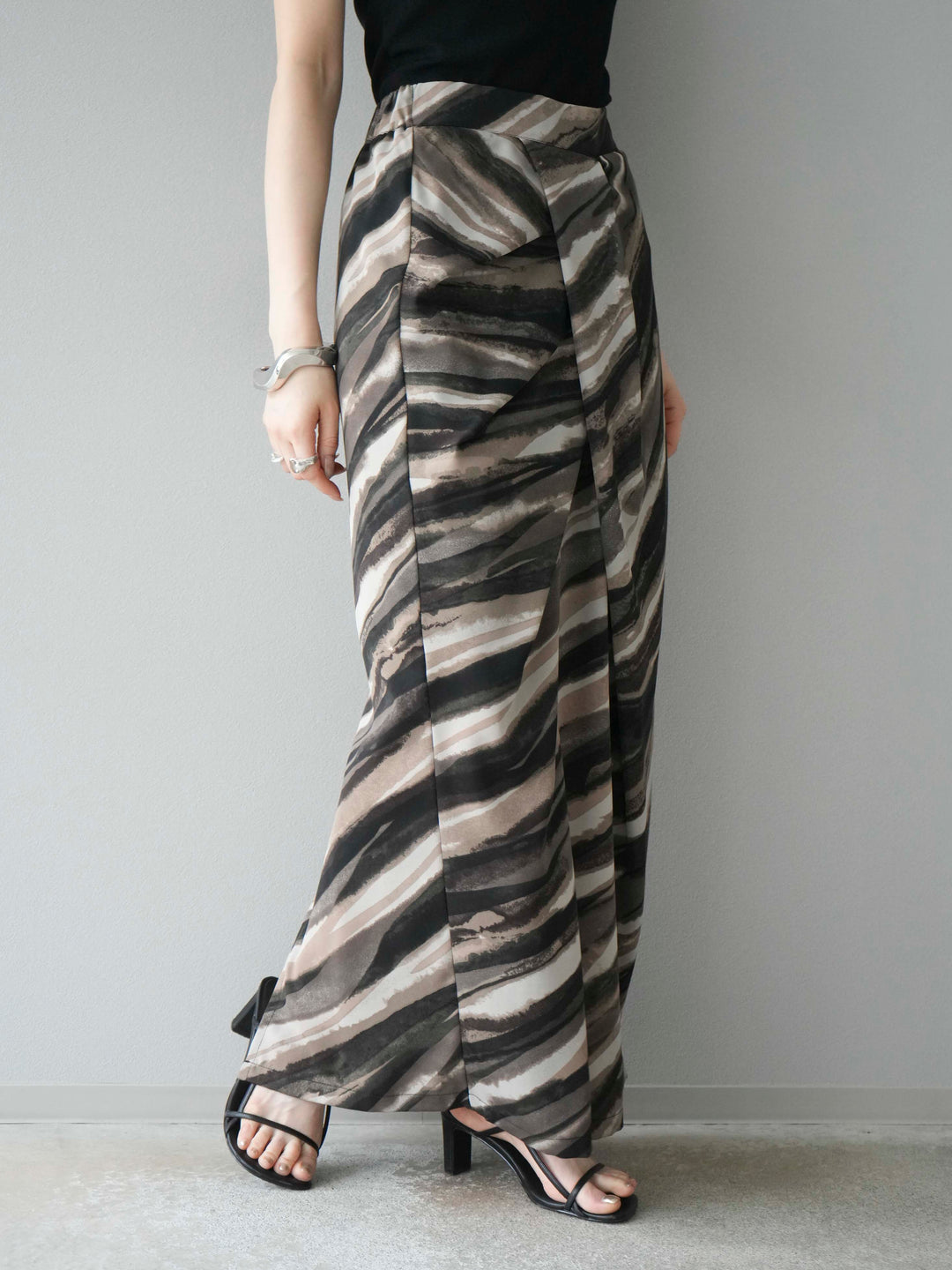 [予約]ニュアンスプリントタックIラインスカート/ブラウン