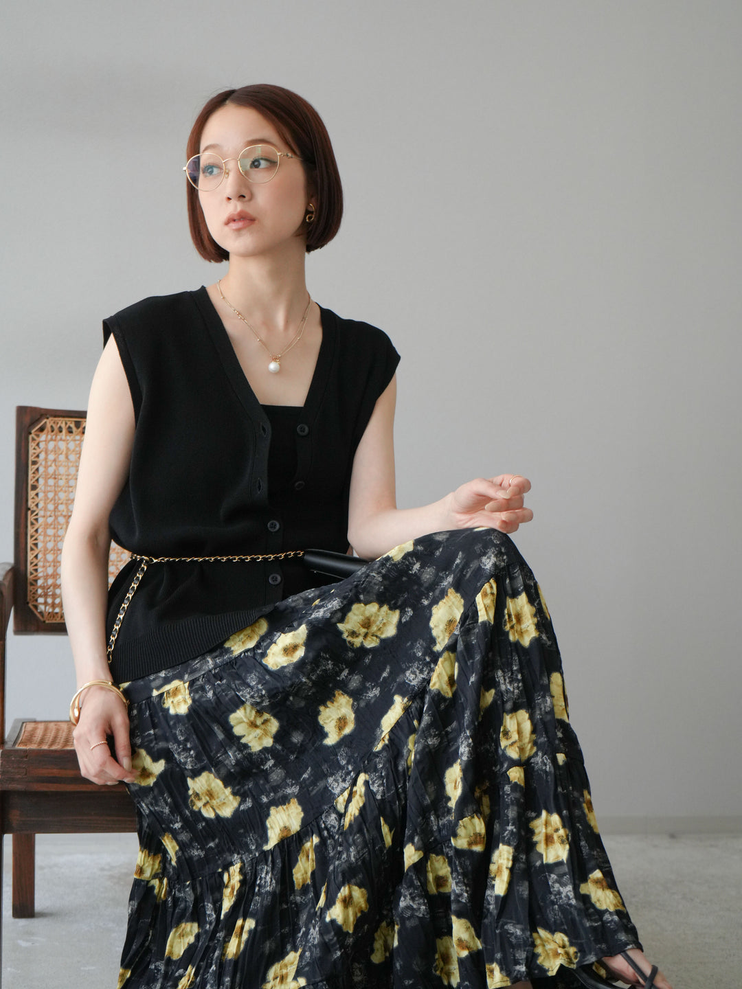 [SET] V領人造絲針織背心+花邊長裙（2件組）