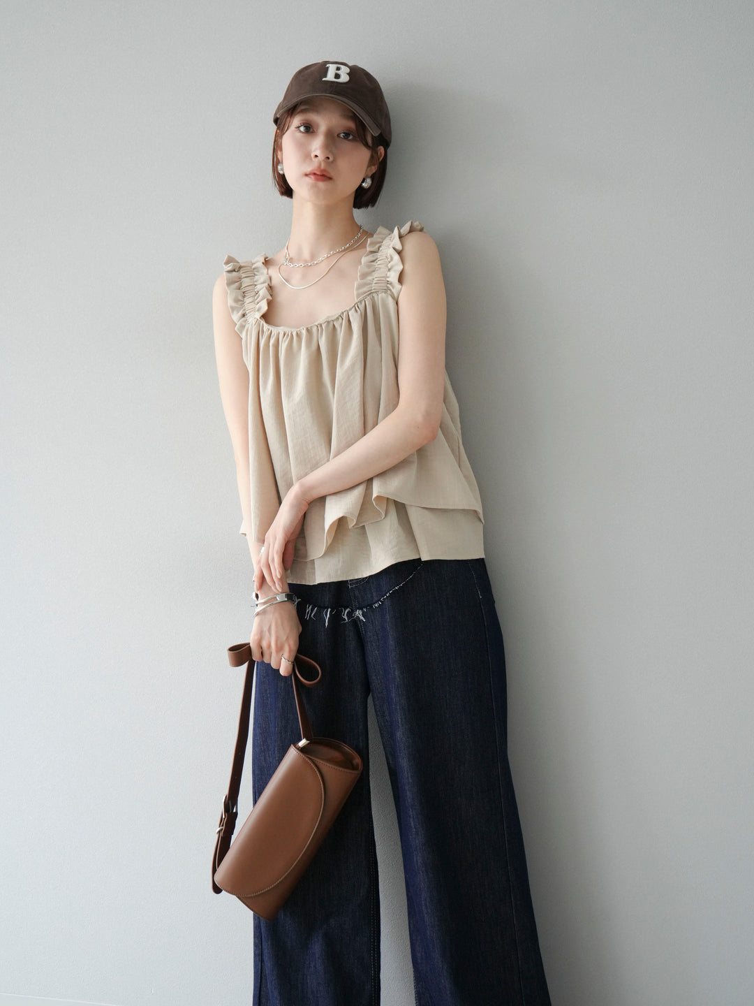 [SET] 縮肩喇叭背心 + 臀部設計牛仔褲 (2 件套)